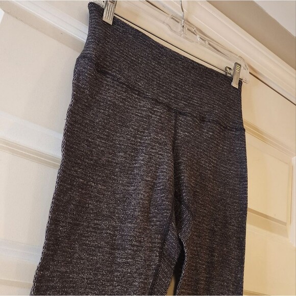 Lululemon warm gray cropped leggings size 6 - Picture 2 of 5